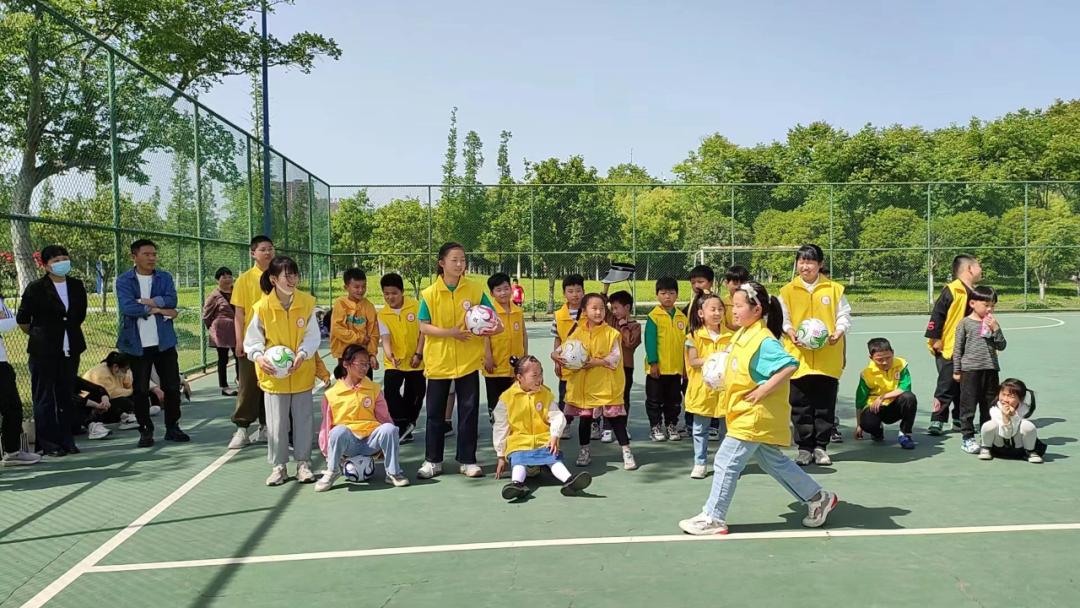 “足”梦向未来,追“球”快乐—素质公益小天使足球节开幕
