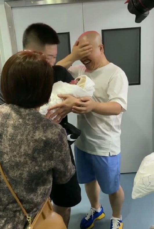 35岁王小利近照,11岁王小利近照