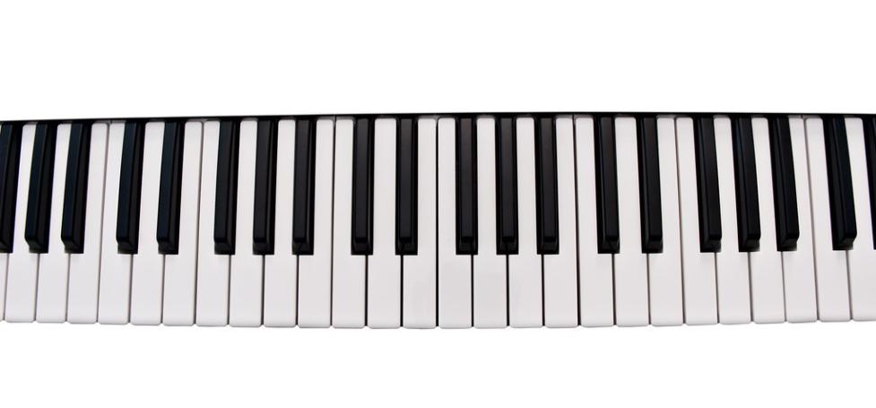 钢琴即兴伴奏在音乐教学中的作用,钢琴即兴伴奏公开课教学设计