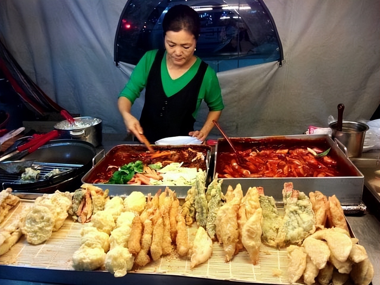 在韩国卖化妆品的妹子,在韩国卖化妆品的人靠谱吗