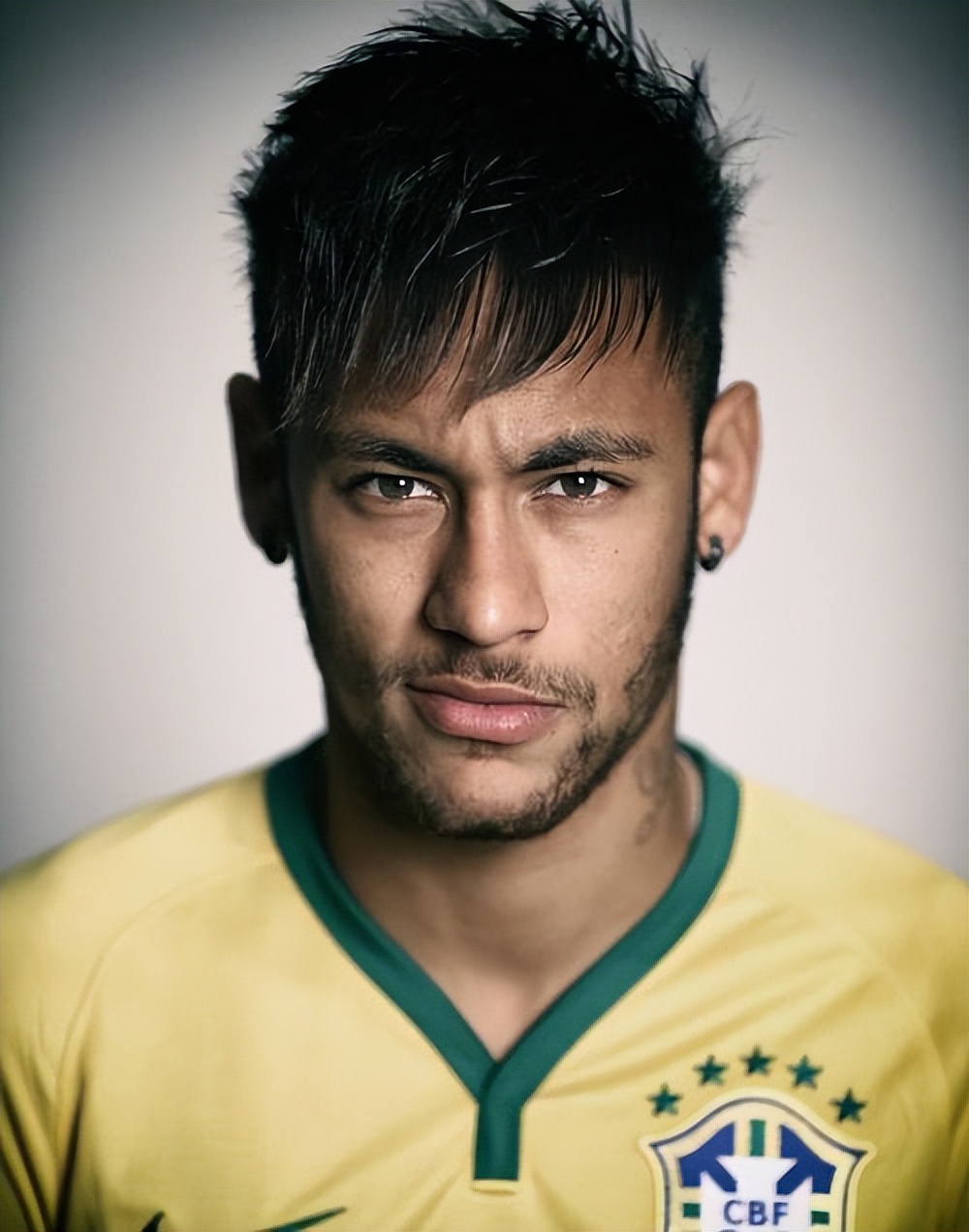 巴西球星内马尔前女友,内马尔一共谈过几个女友