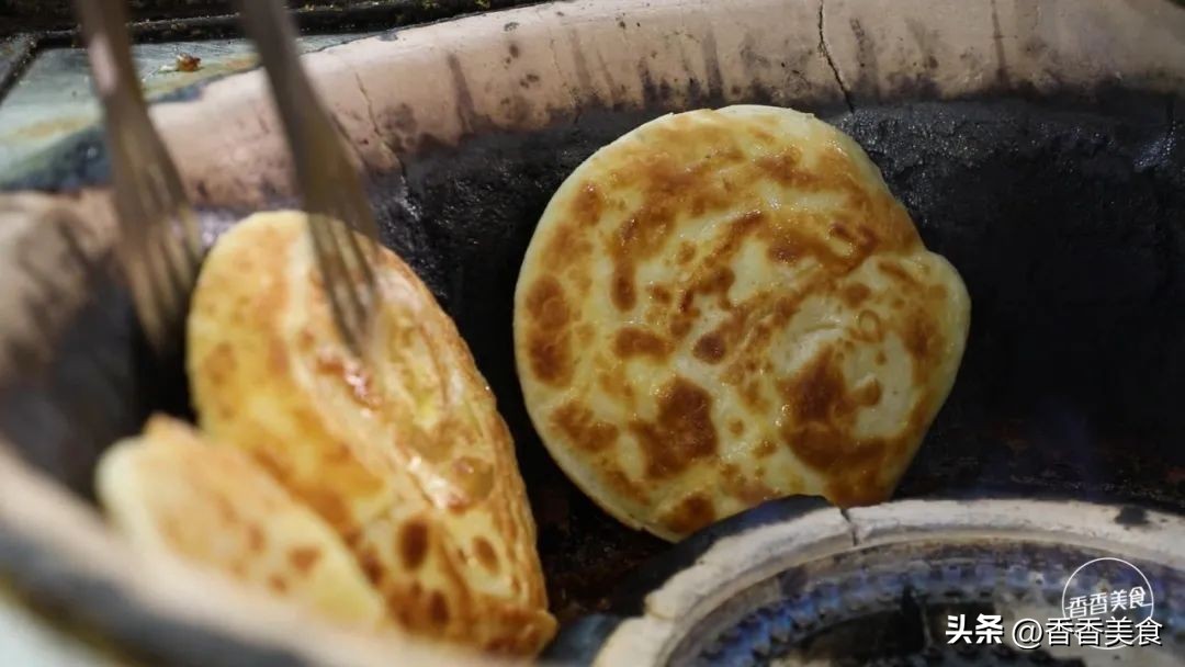 一款一年四季都可以煎烤炸的小吃,藏在小巷子里的人气小吃