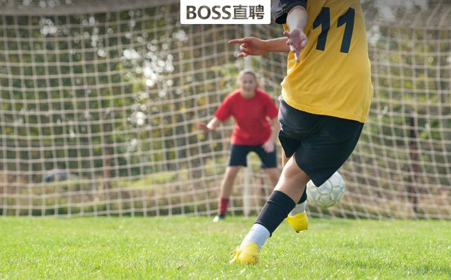 我是退役女足:进过工厂端过盘子,现在教孩子踢球月薪过万