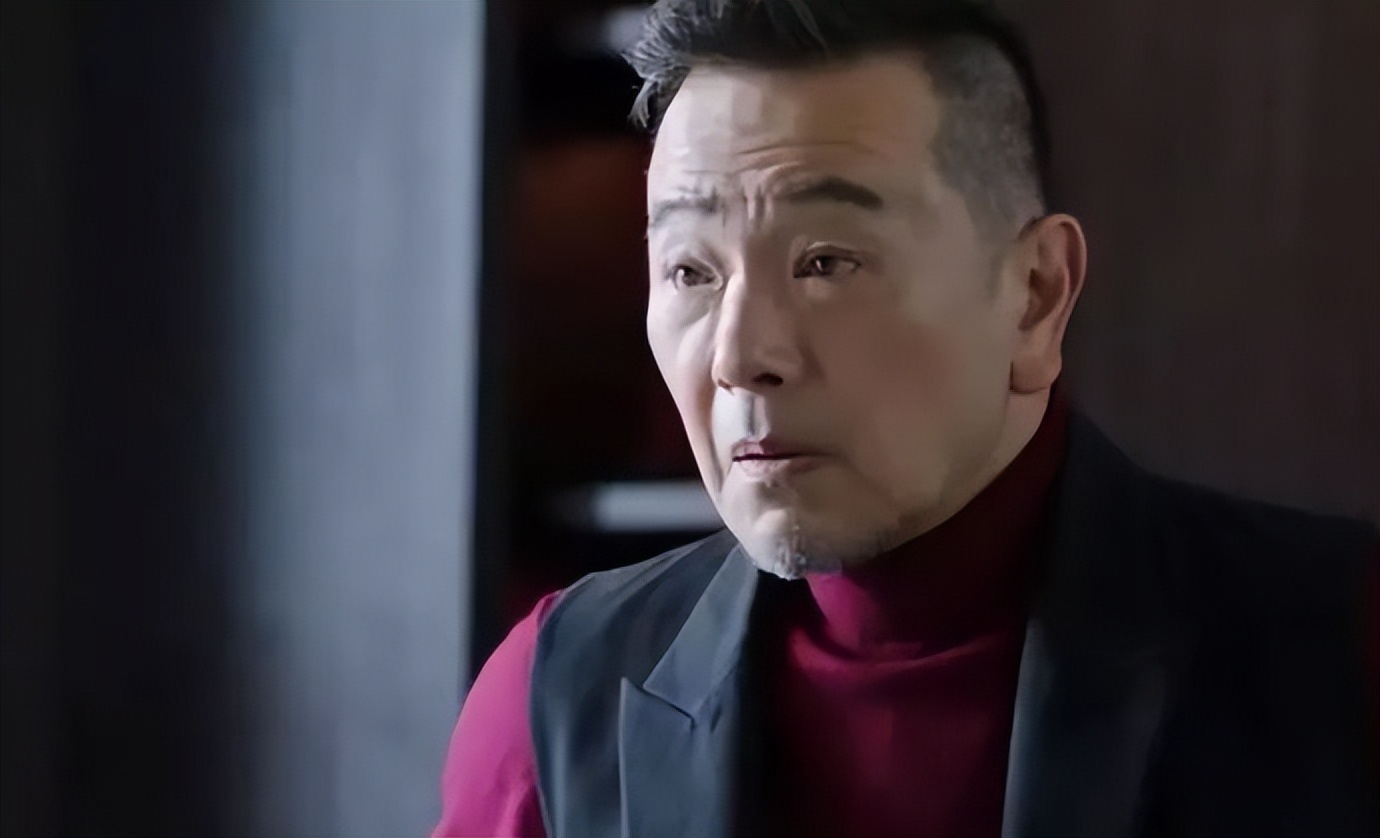 过气演员的窘况:县城忙走穴、直播用怪招,晚节不保,何必呢?