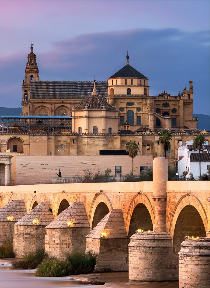 西班牙的建筑物是什么,西班牙的建筑艺术令人赞叹