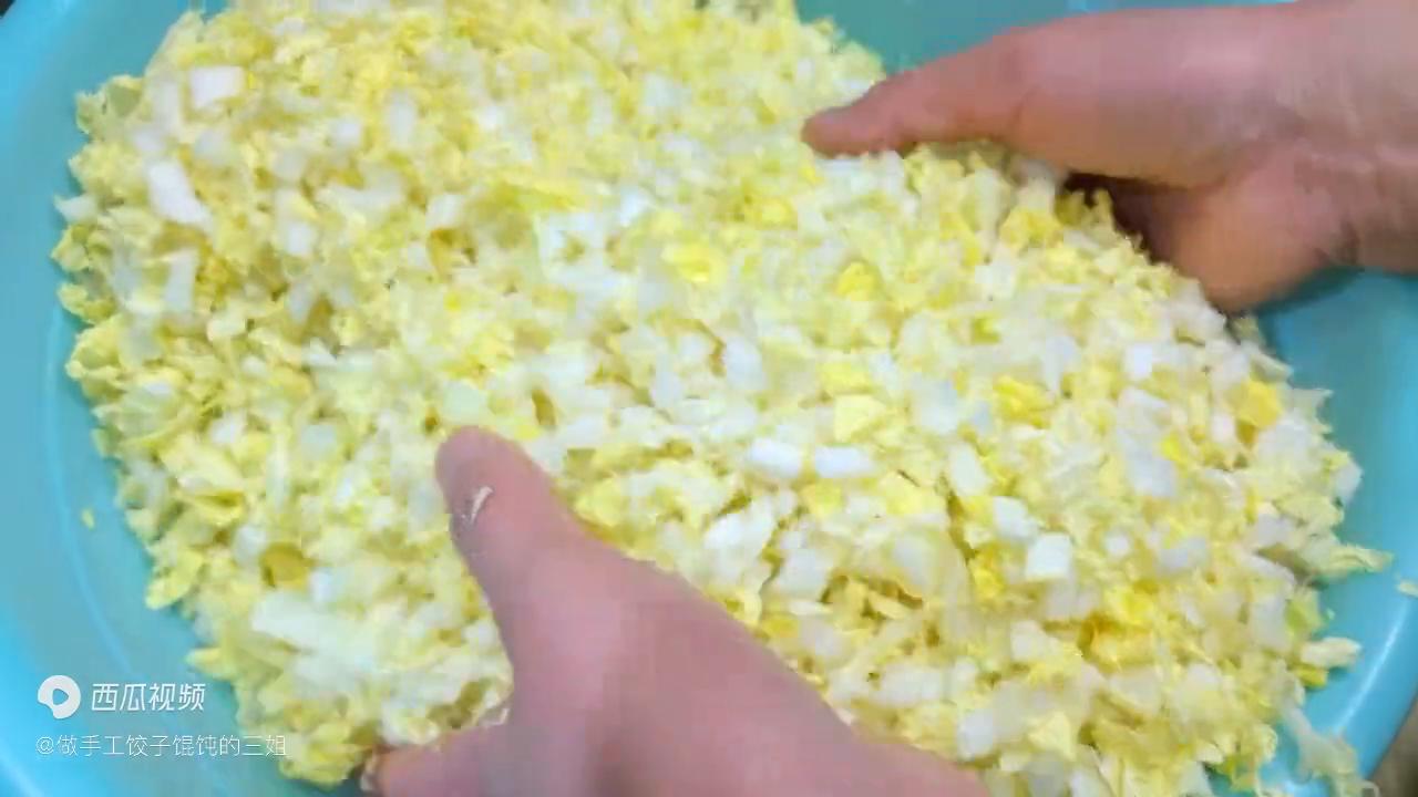 调饺子肉馅放错了放上醋怎么处理,调饺子馅料水放多了怎么补救