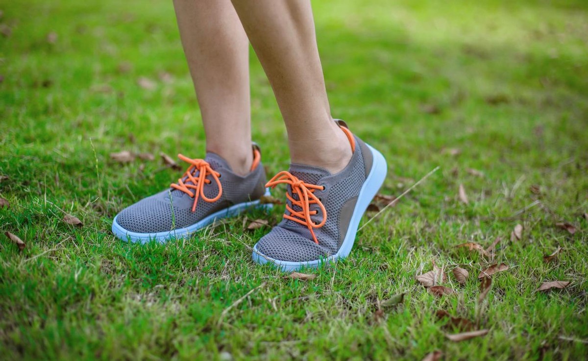 休闲跑步鞋夏季透气,秋季商务透气休闲鞋推荐