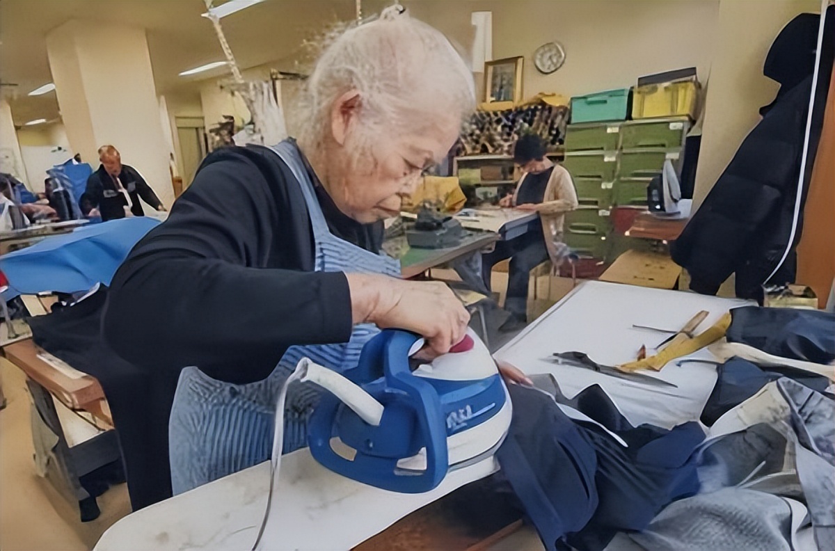 新加坡实行的是什么养老计划,新加坡养老福利待遇