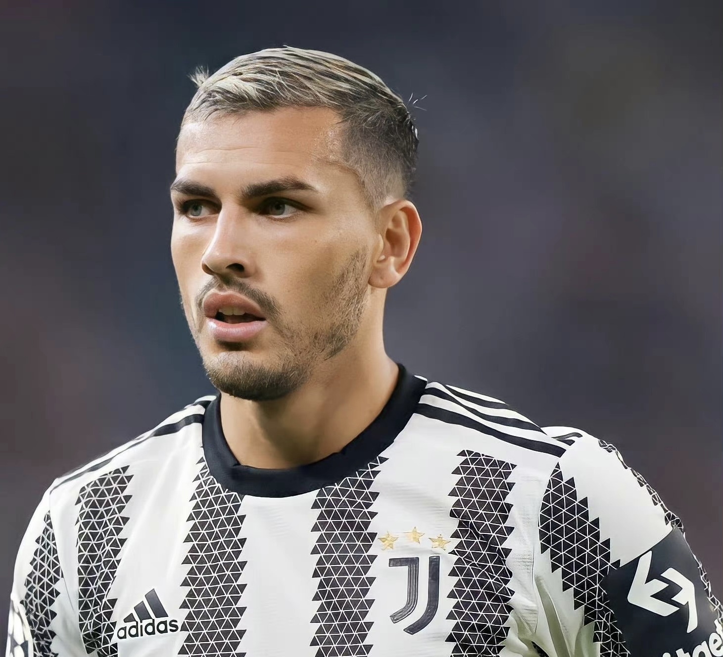 帕雷德斯为梅西出头回放,帕雷德斯致敬梅西视频