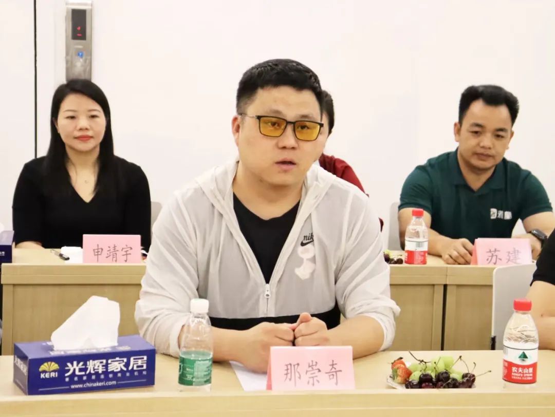雅兰集团营销中心总经理那崇奇率队及经销商莅临光辉家居交流工作