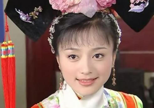 最有钱女明星刘亦菲,刘亦菲秀名贵翡翠大耳环