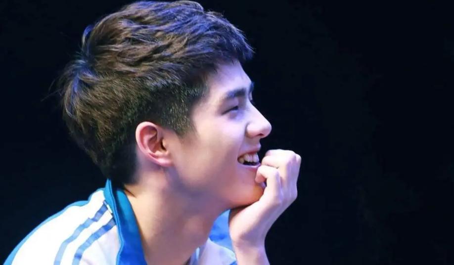 娱乐圈女星龅牙露一颗牙,娱乐圈的假牙女星