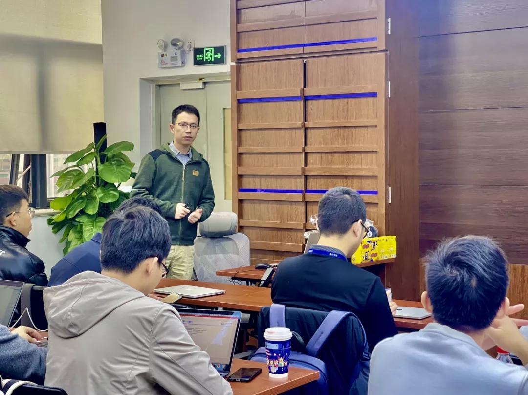 凝心聚力共奋进创新突破向未来,凝心聚力共创佳绩的内容