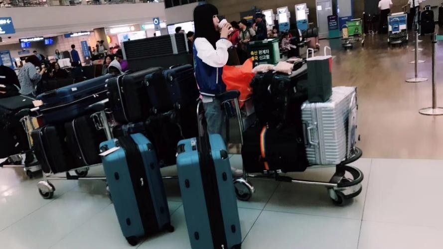 美女安检员婚前意外偏瘫，富二代未婚夫果断离开，靠代购买6套房