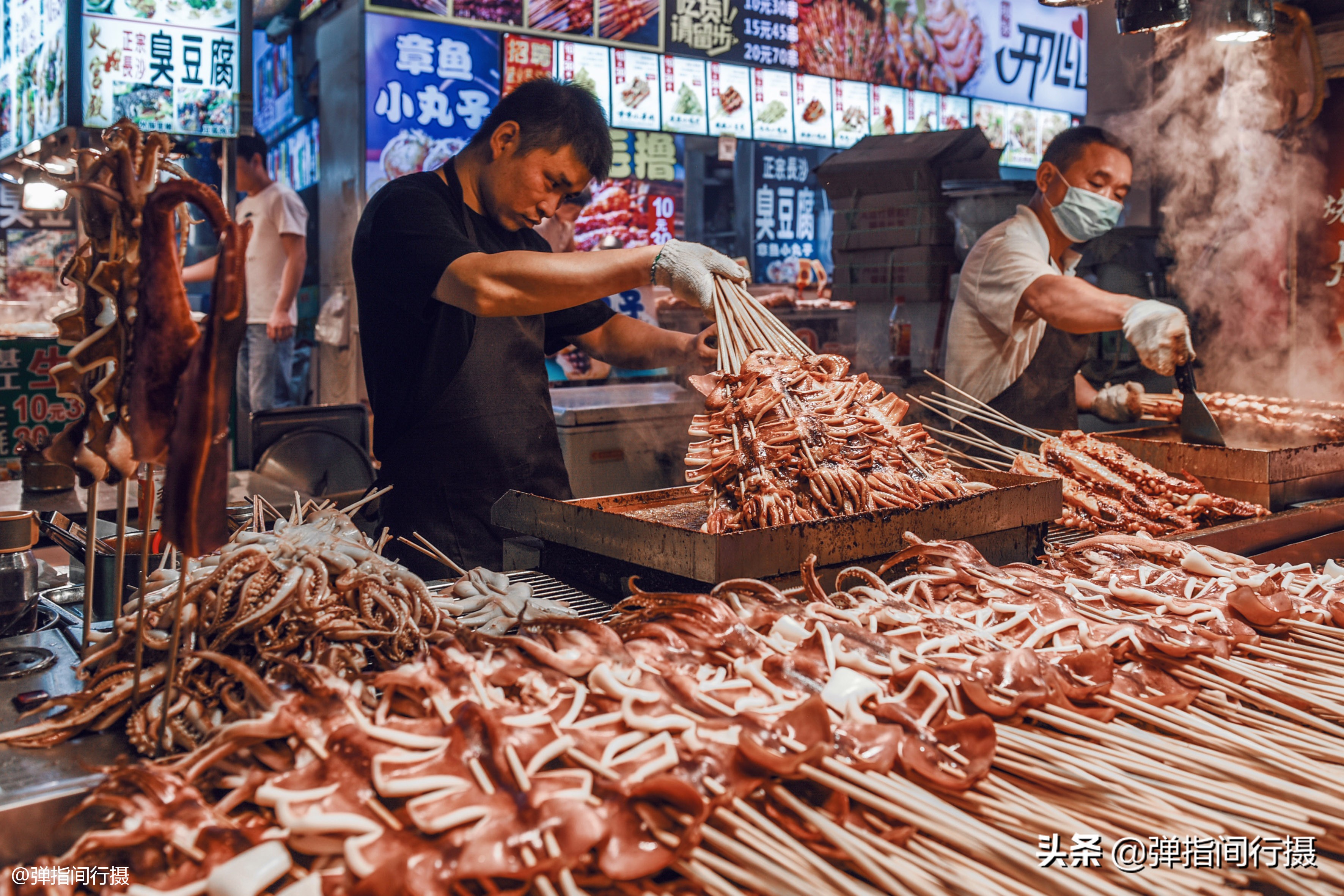 中国3条著名美食街,风味小吃深受游客喜爱,但本地人却不太捧场