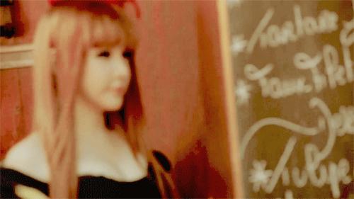 她曾比Lisa还火爆，却因服用“禁药”被*制抵**，如今宛如“充气人”