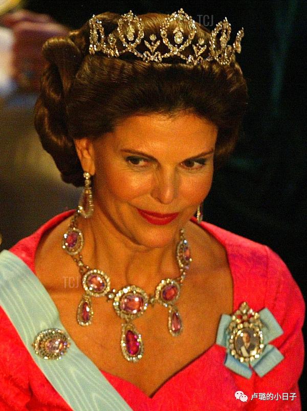 一对耳环价值36万,一对耳环一百万