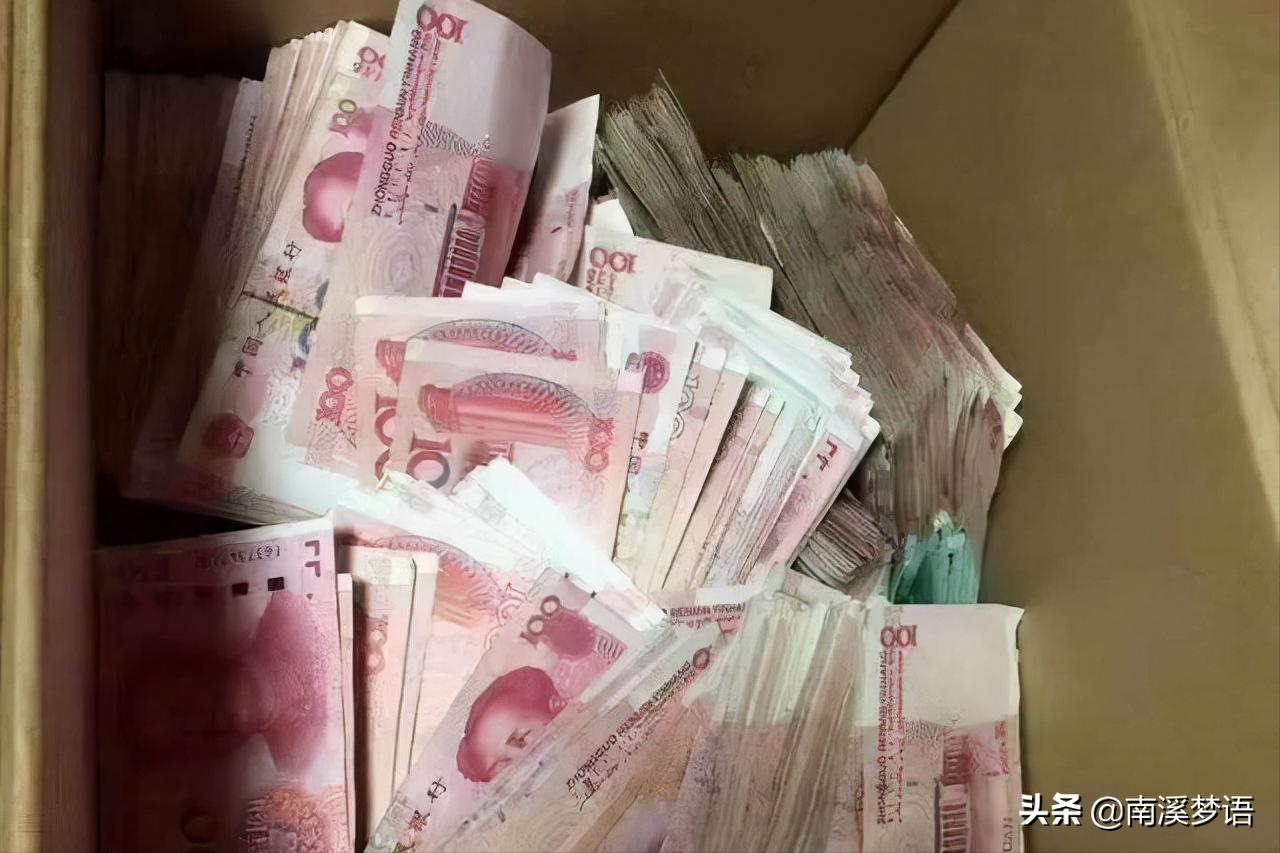 2015年，2个月大婴儿遍体鳞伤，亲生父亲“我打我孩子有什么错”