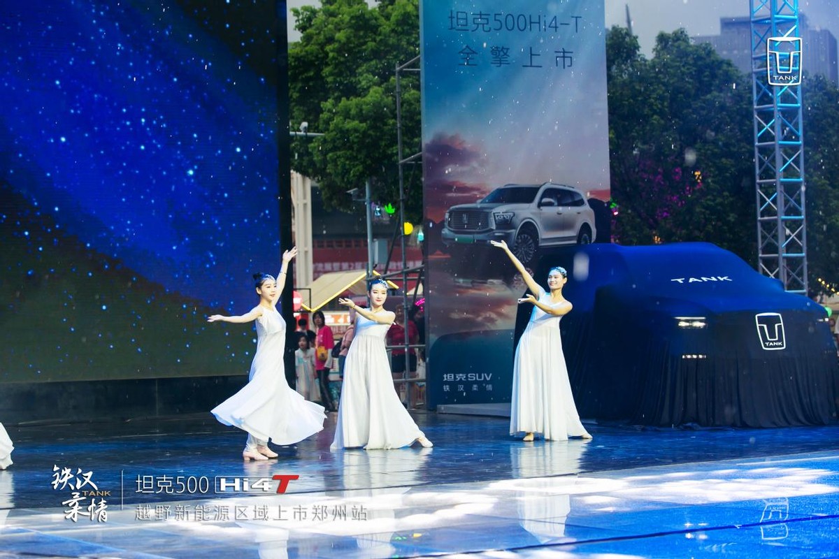 24款坦克500h4t越野版,坦克500hi4-t和陆巡越野对比