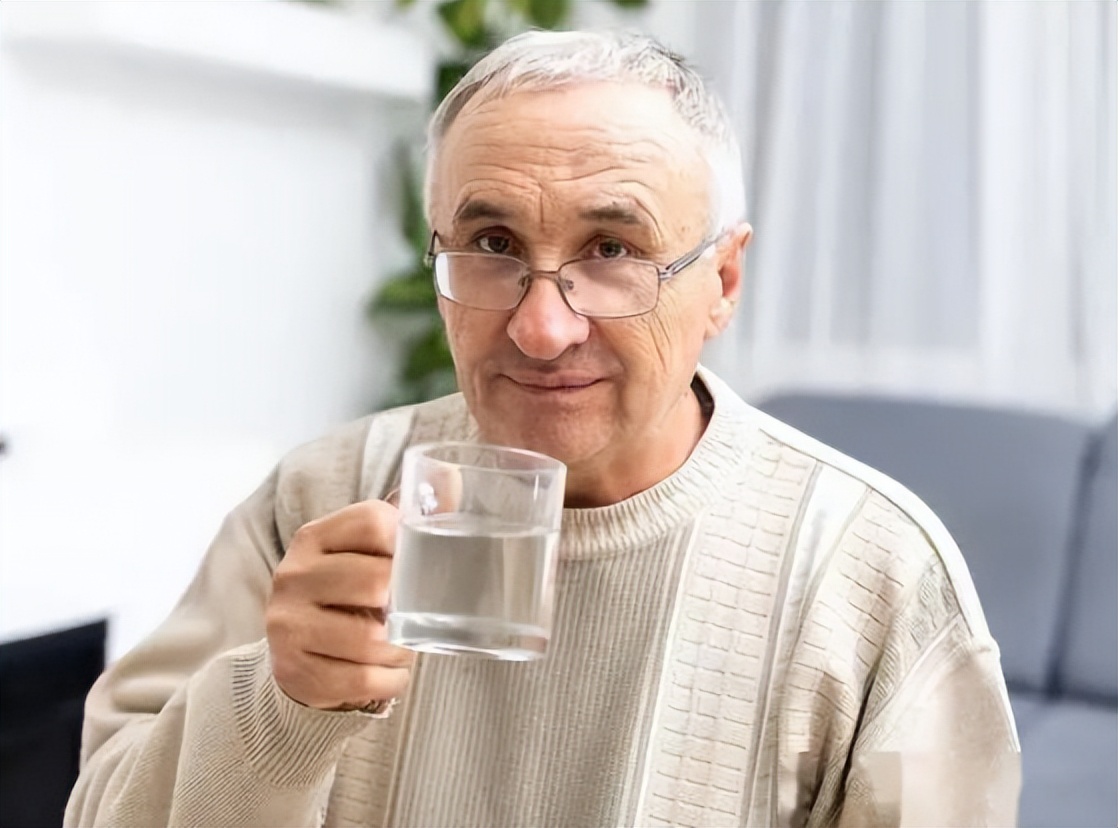 70岁以上老年人夜尿频吃什么药好,老年人尿急尿频尿裤子是什么原因