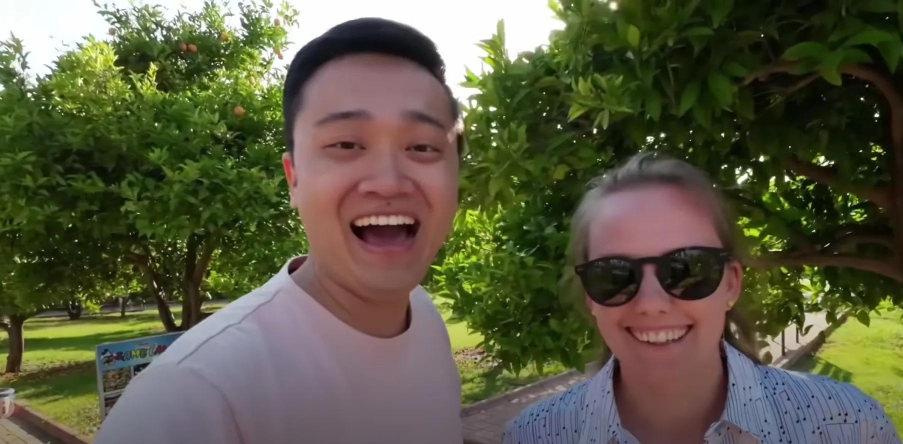 云飞买到回国机票，幸福来得太突然，这个礼物对热妮娅来说太珍贵