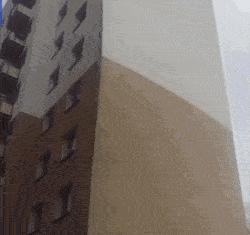 在公园双人打羽毛球,在公园和大爷打羽毛球