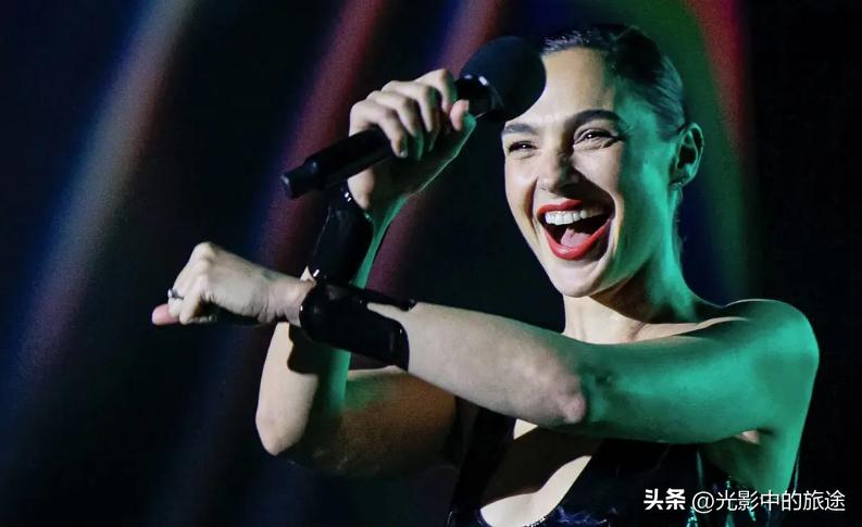 加朵网飞动作片《铁石心肠》，这是女人版007！还是《碟中谍》？