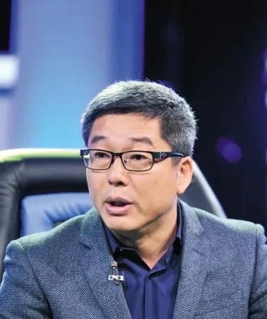 足球解说员排名贺炜,解说员天花板诗人贺炜