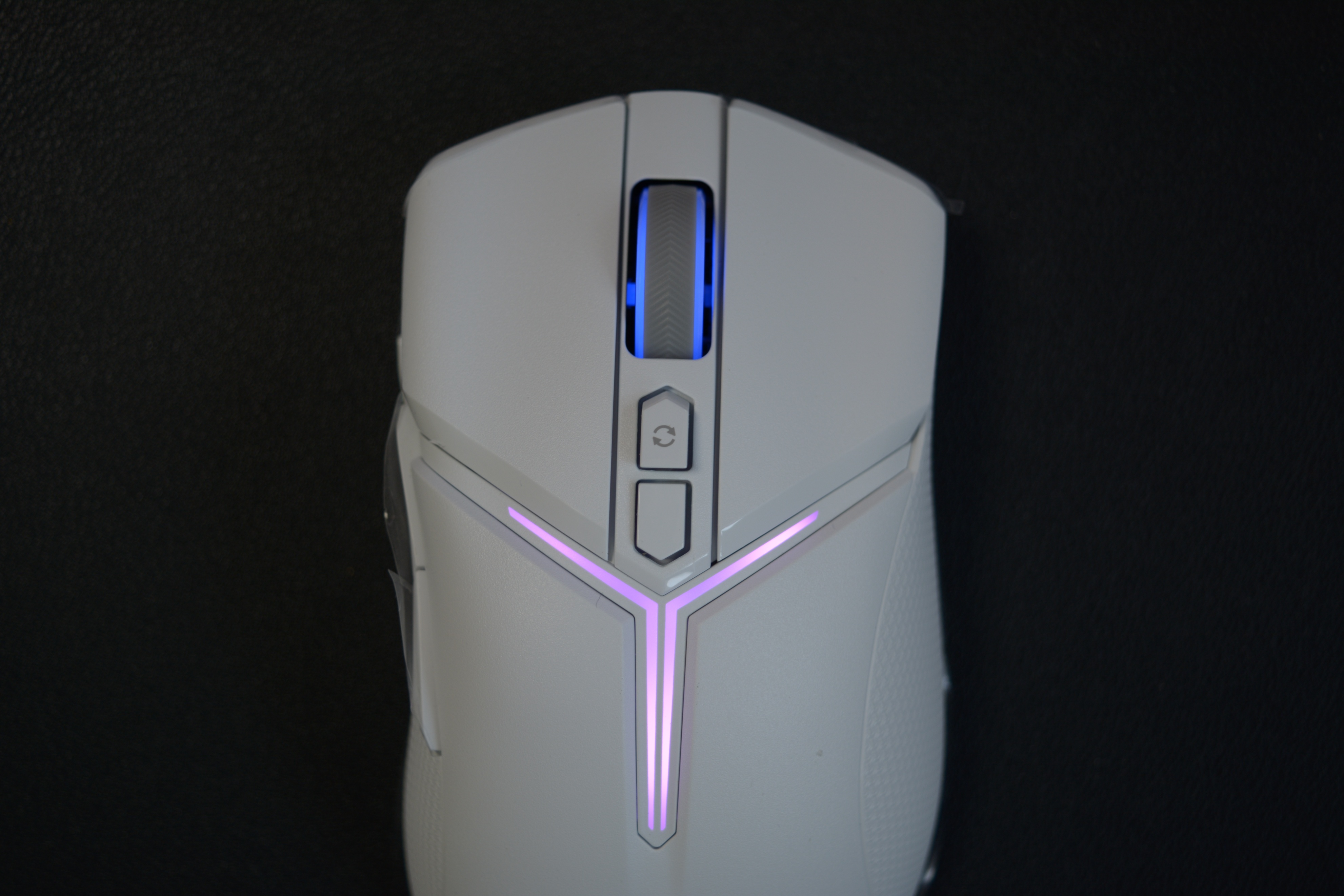 拯救者m7鼠标有线怎么用,拯救者m7鼠标和狗屁王一代比较