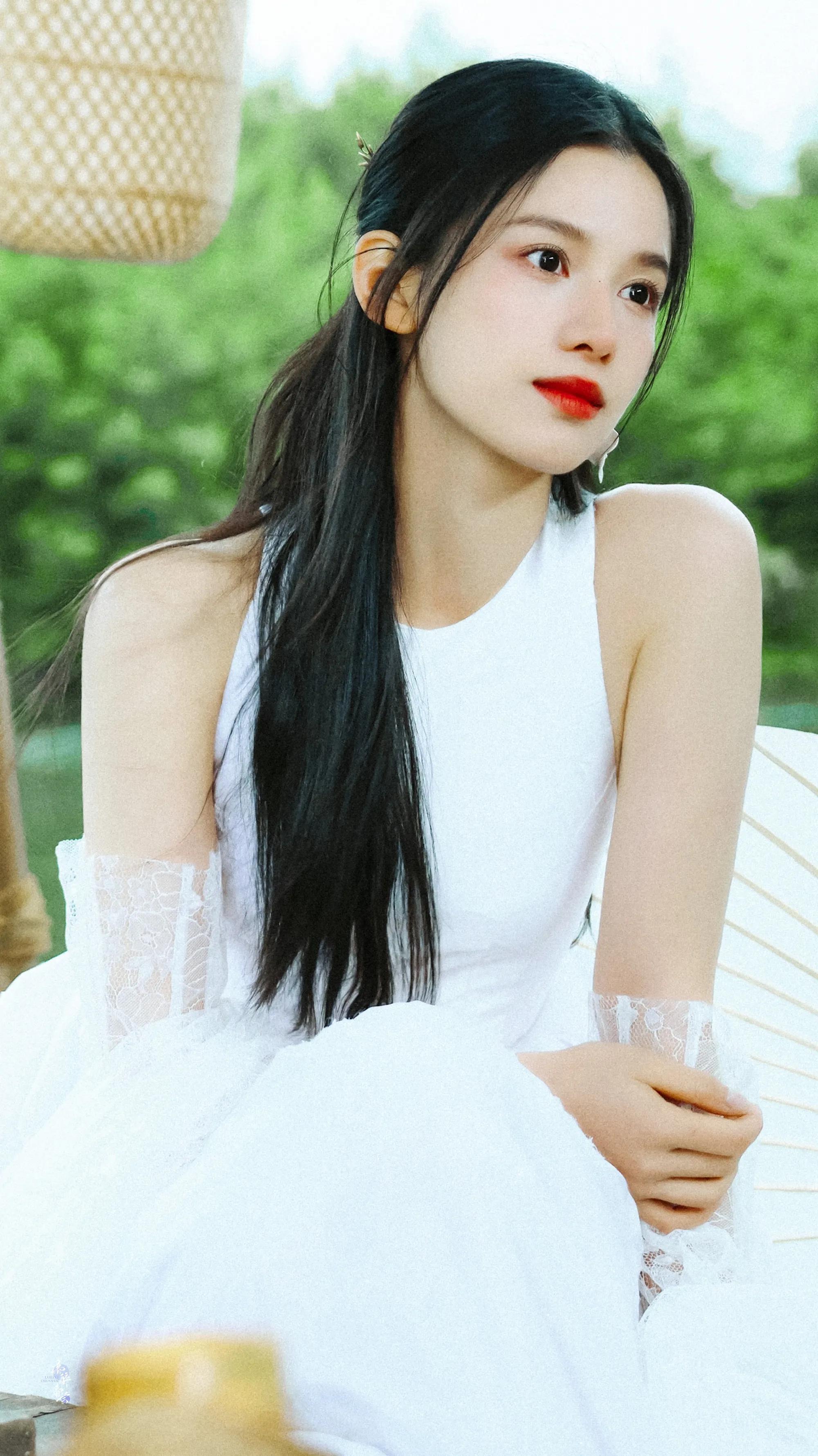 张婧仪披发公主头发型教程,张婧仪茉莉花图片