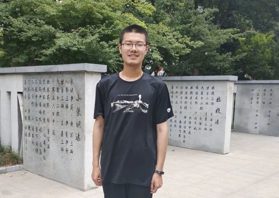 东大精英学校,大英才班和小英才班哪个好