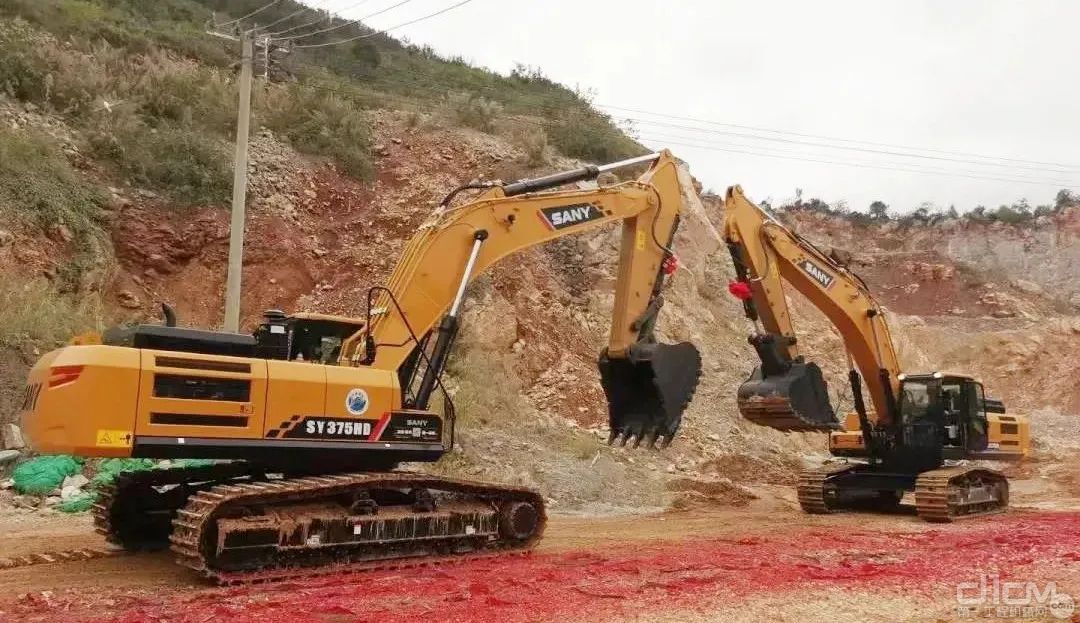 三一sy375h插电式挖掘机,三一sy375h挖掘机客户交机仪式图片