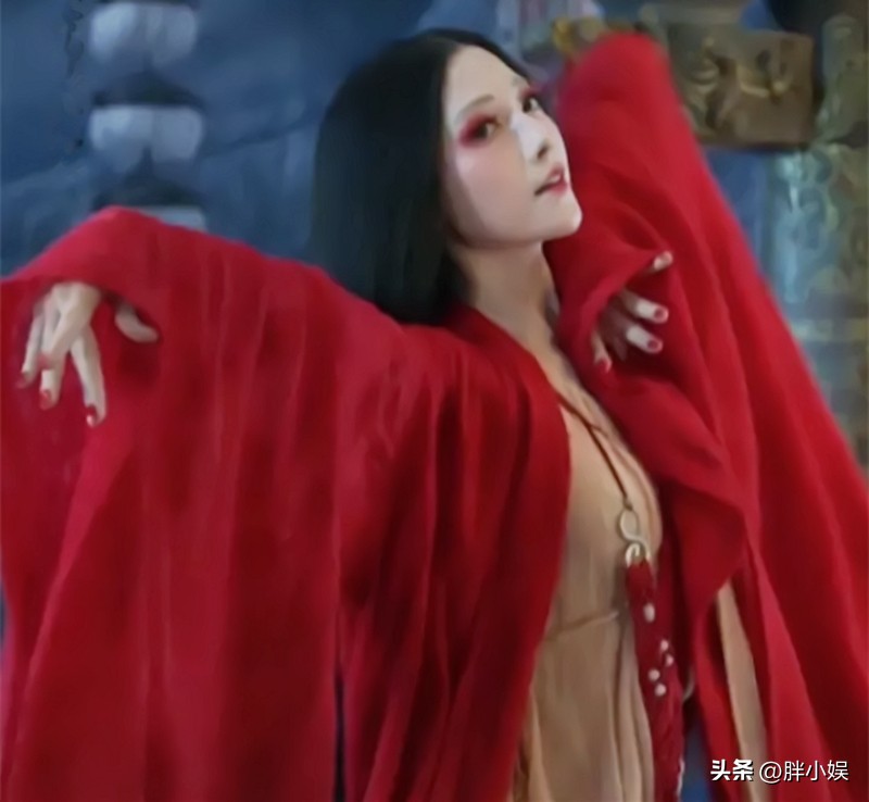 舔手舔胸，还油腻！新版“苏妲己”一出，观众大呼被恶心到了