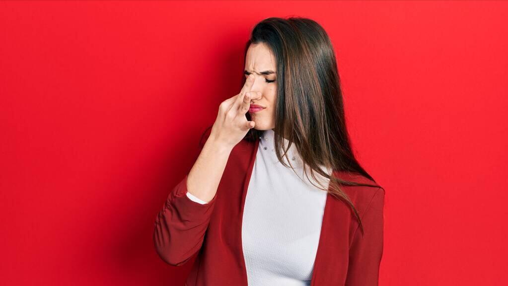 女性屁股中间毛太多，正常吗？能不能直接剃掉？医生劝你手下留情