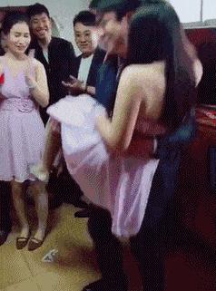 神回复：老鼠贴粘到的，吃了不会犯法吧？网友：自首，争取死缓