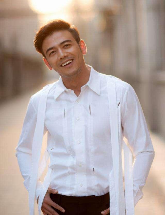 杨烁落魄总裁,杨烁落魄的时候捡垃圾