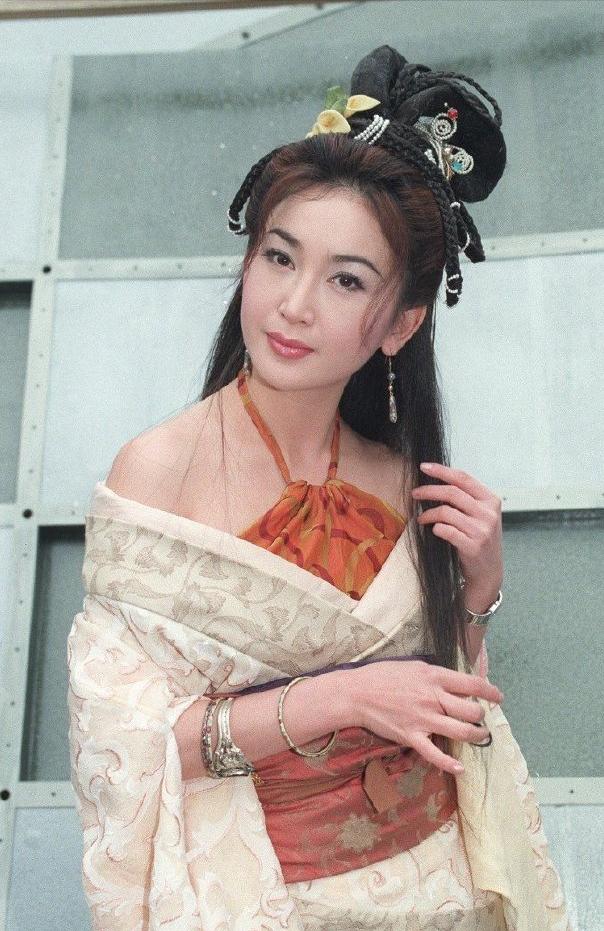 女明星扮嫩图片大全,扮嫩女明星年轻时