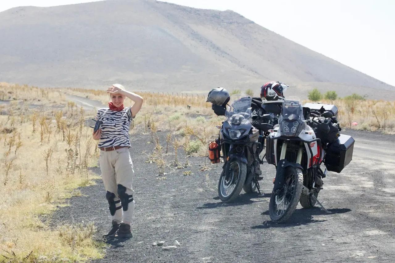 90后波兰美女远嫁山西，会五国语言，骑摩托车环游世界，又酷又美