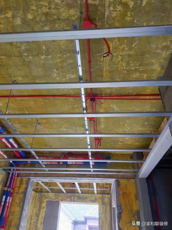 吊顶用轻钢龙骨还是木龙骨石膏板,石膏板吊顶是木龙骨还是轻钢龙骨