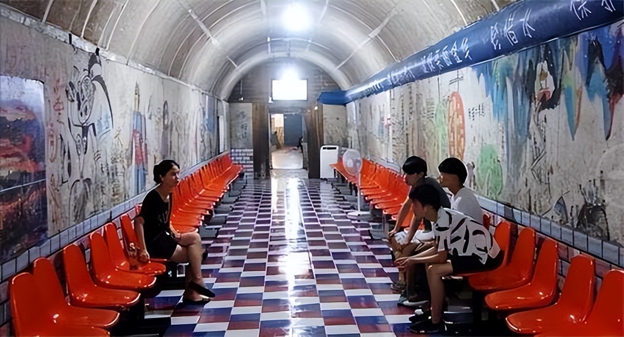 23岁女富豪生活奢靡,黑龙江女首富离婚