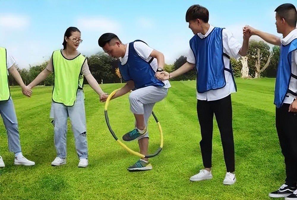 团建趣味飞机游戏怎么玩,趣游研学营