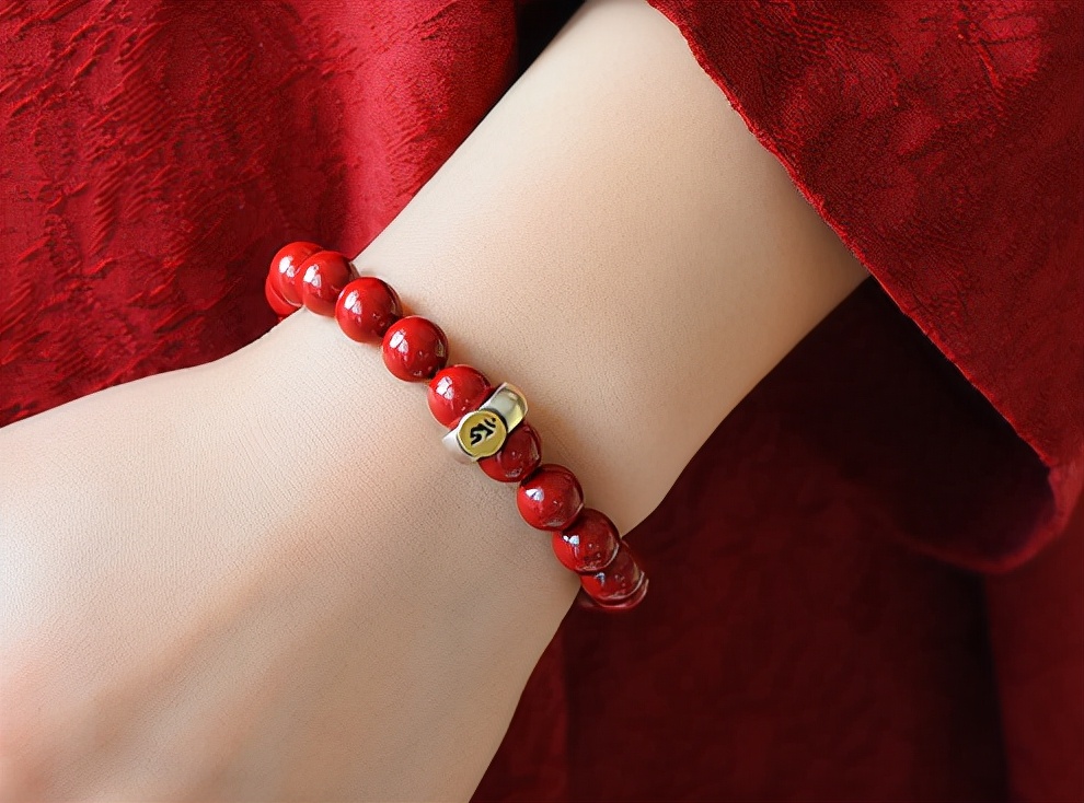 潘多拉心意交织手链发黑怎么洗白 (潘多拉手镯珠子怎么取下来)