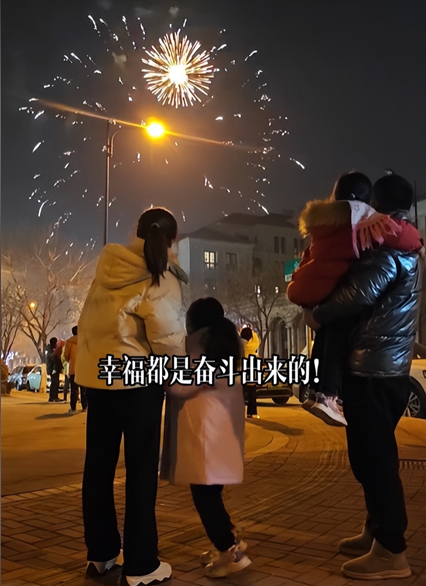 90后摆摊小伙还债,夫妻摆摊三年还债50万