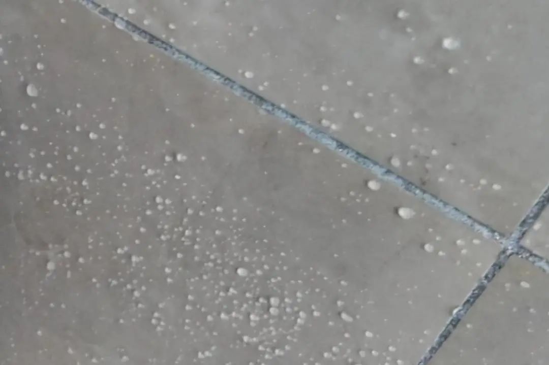 美缝反白是什么问题,美缝常见质量问题