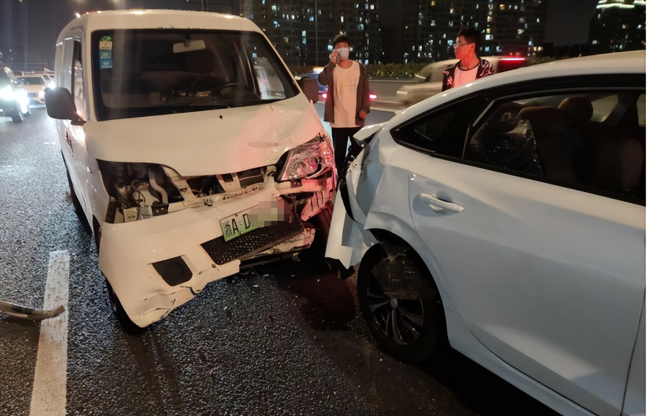 刚买的新车撞了怎么办,如果撞了新车怎么处理才不吃亏