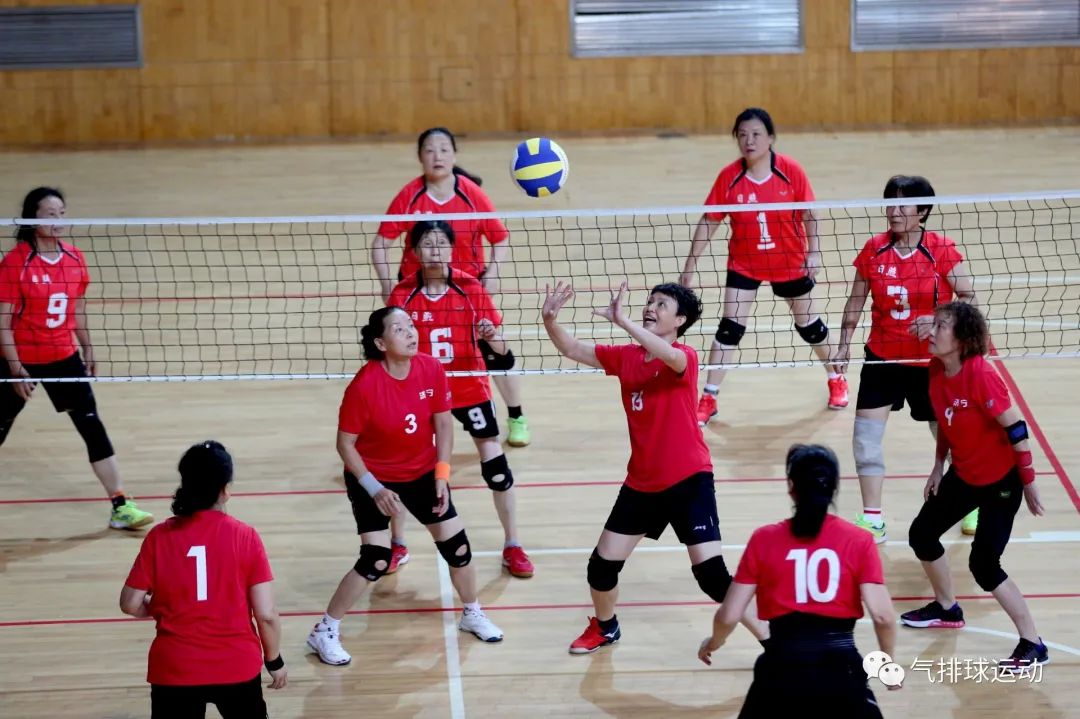气排球运动训练教程的探索与研究,气排球运动中运用最多的准备姿势