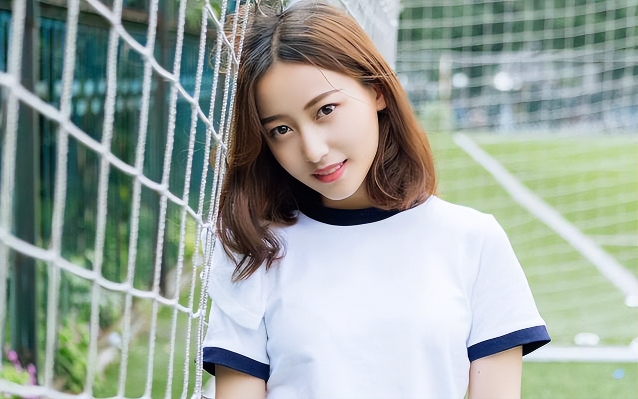 女人整容一模一样,女人整容之前与整容之后的样子