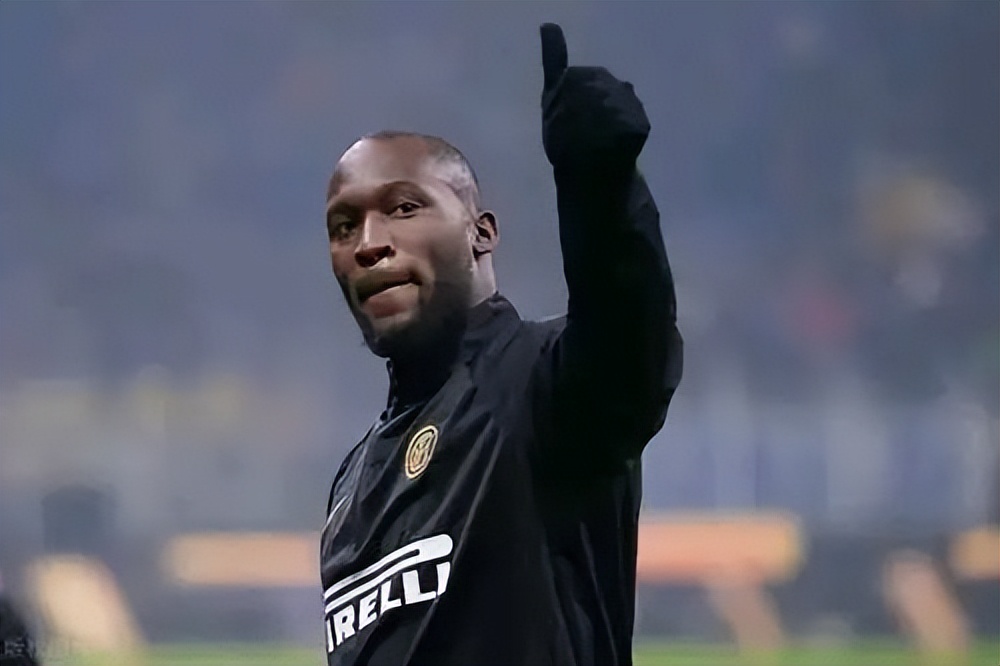 卢卡库小时候喝牛奶,卢卡库喝兑水牛奶