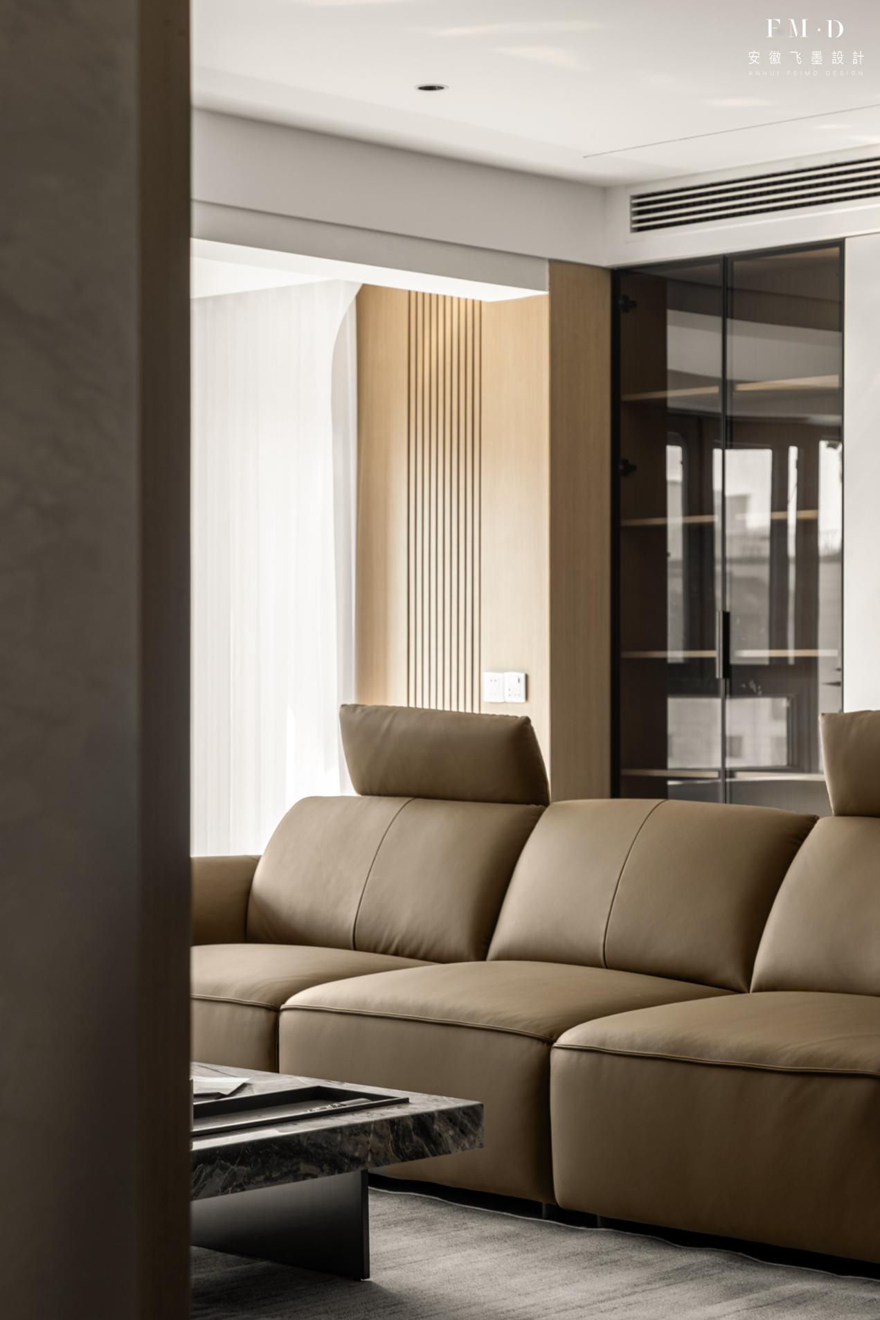 客厅开间2.5米适不适合做满墙,开间宽3.7米满墙做柜子压抑吗