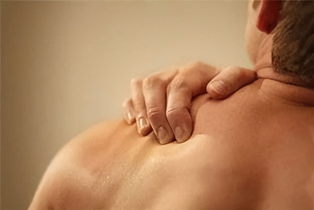 肩周炎肩膀痛应该锻炼还是静养,肩膀疼痛警惕肩周炎